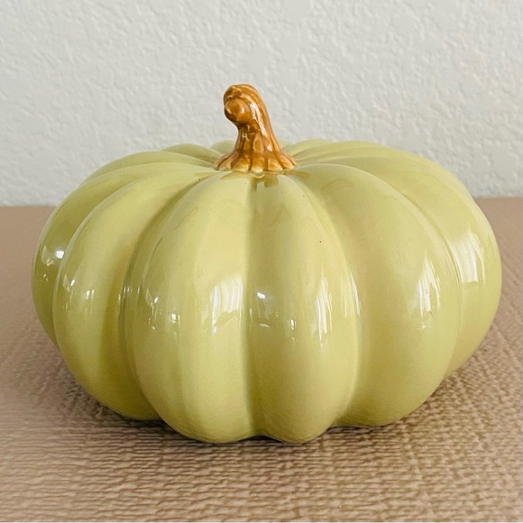 Ceramic pumpkin, earth tone / pale avocado green - Picture 3 of 6